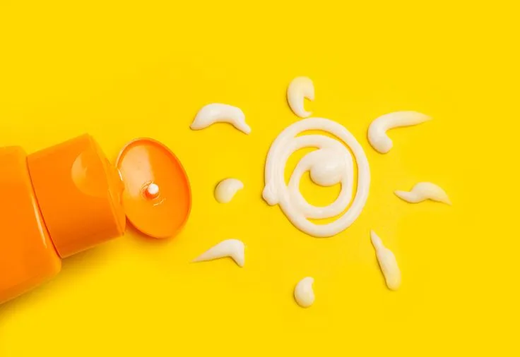 کرم ضد آفتاب چیست و چرا باید همیشه از آن استفاده کنیم؟