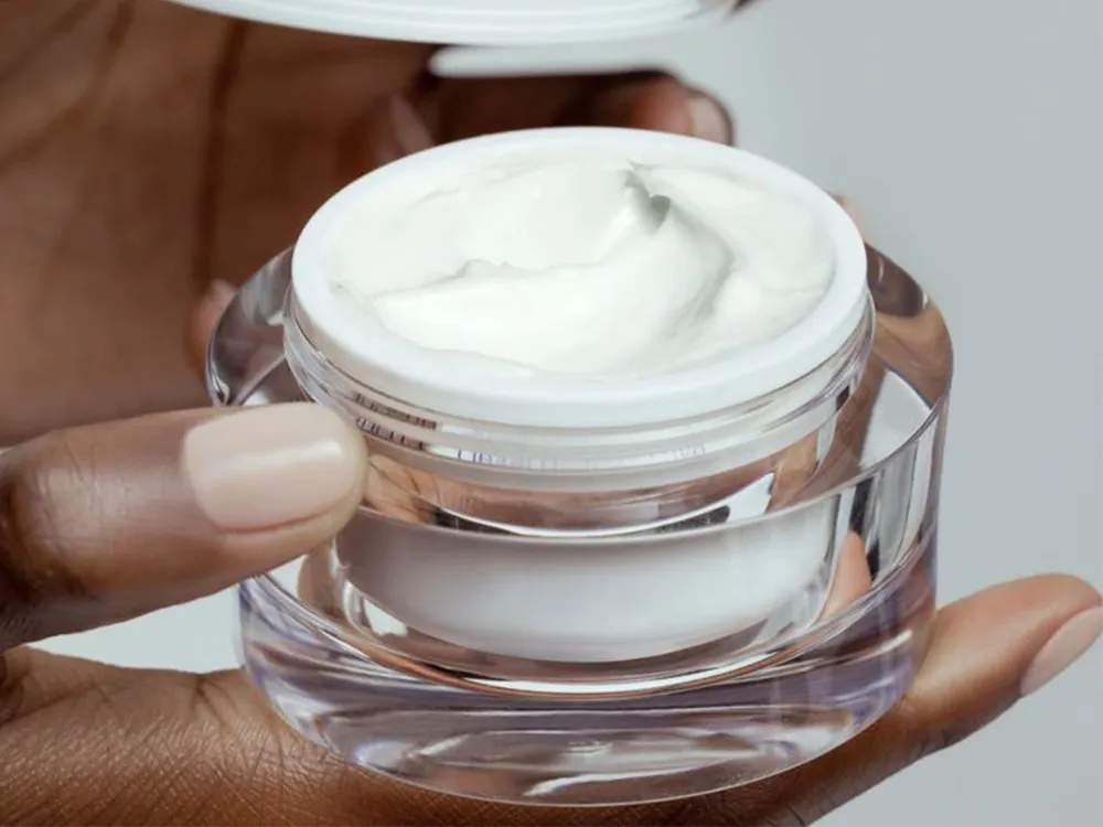 کرم لایه‌بردار و روشن کننده