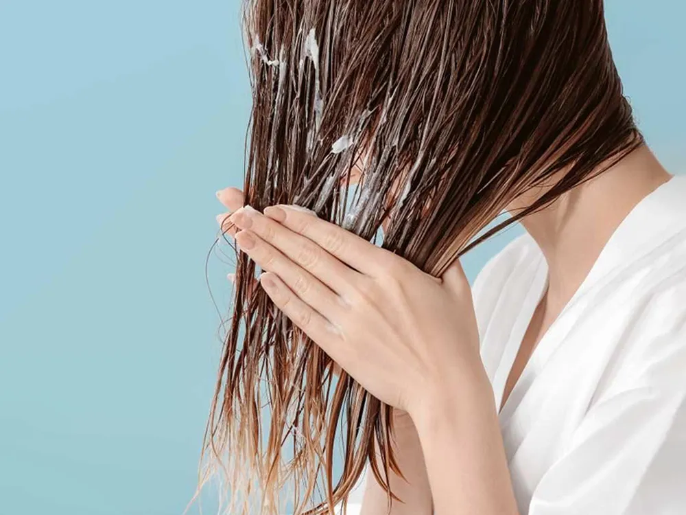 ماسک مو چیست؟ راهنمای کامل برای داشتن موهایی سالم، نرم و درخشان