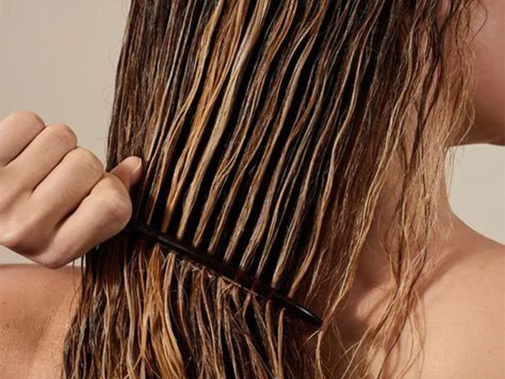 ماسک مو چیست؟ راهنمای کامل برای داشتن موهایی سالم، نرم و درخشان