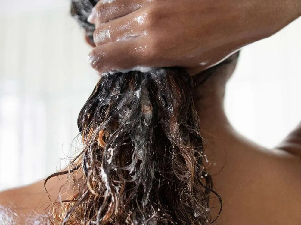 نرم‌کننده‌ها (کاندیشنرها) راز موهایی نرم، درخشان و سالم