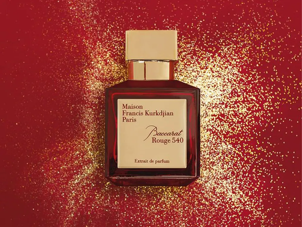 چگونه دوام بوی عطر را بیشتر کنیم؟ راهنمای ماندگاری عطرها