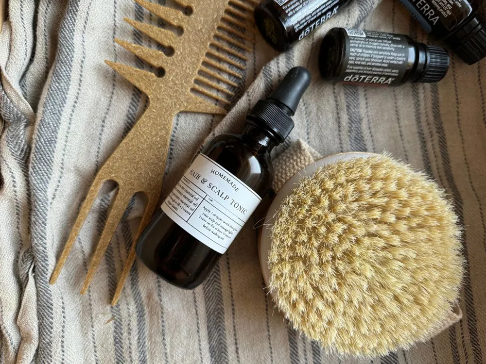 تونیک‌ها و محلول‌های تقویتی مو؛ کلیدی برای رشد، تغذیه و جلوگیری از ریزش مو