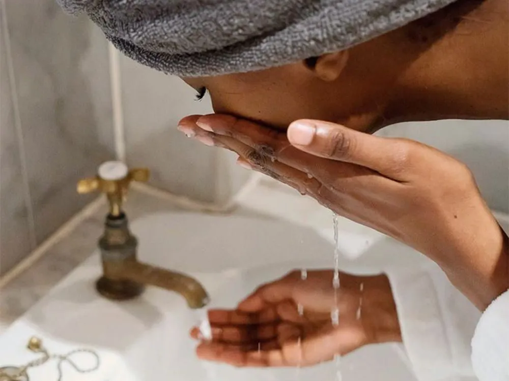 چگونه ژل شست‌وشوی مناسب پوست خود را انتخاب کنیم؟ (راهنمای انتخاب بر اساس نوع پوست)