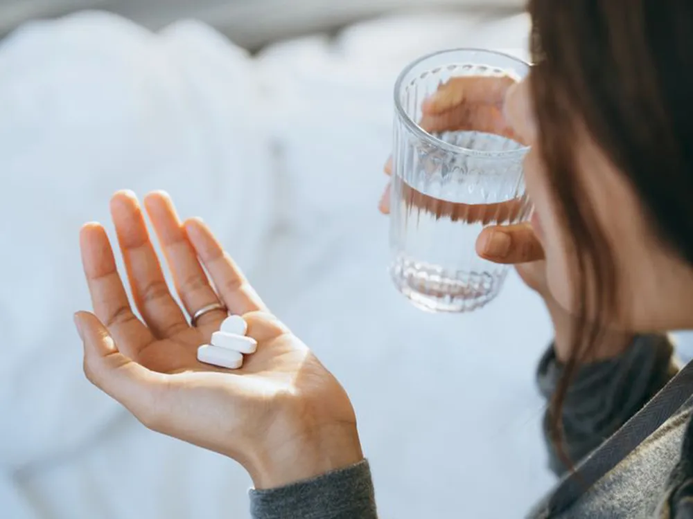 آیا مصرف طولانی‌مدت مکمل‌ها خطرناک است؟ بررسی علمی فواید، عوارض و مصرف اصولی